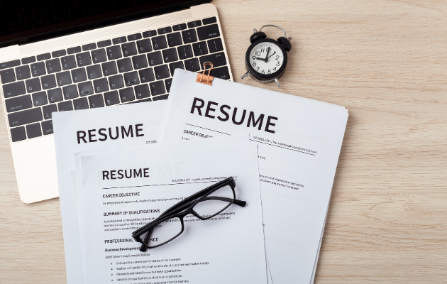 Comparison chart of chronological vs functional vs hybrid resume formats