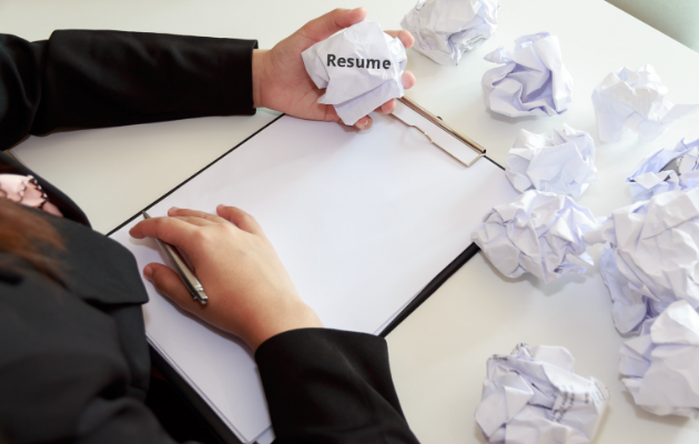 ATS resume mistakes infographic showing formatting errors and keyword issues